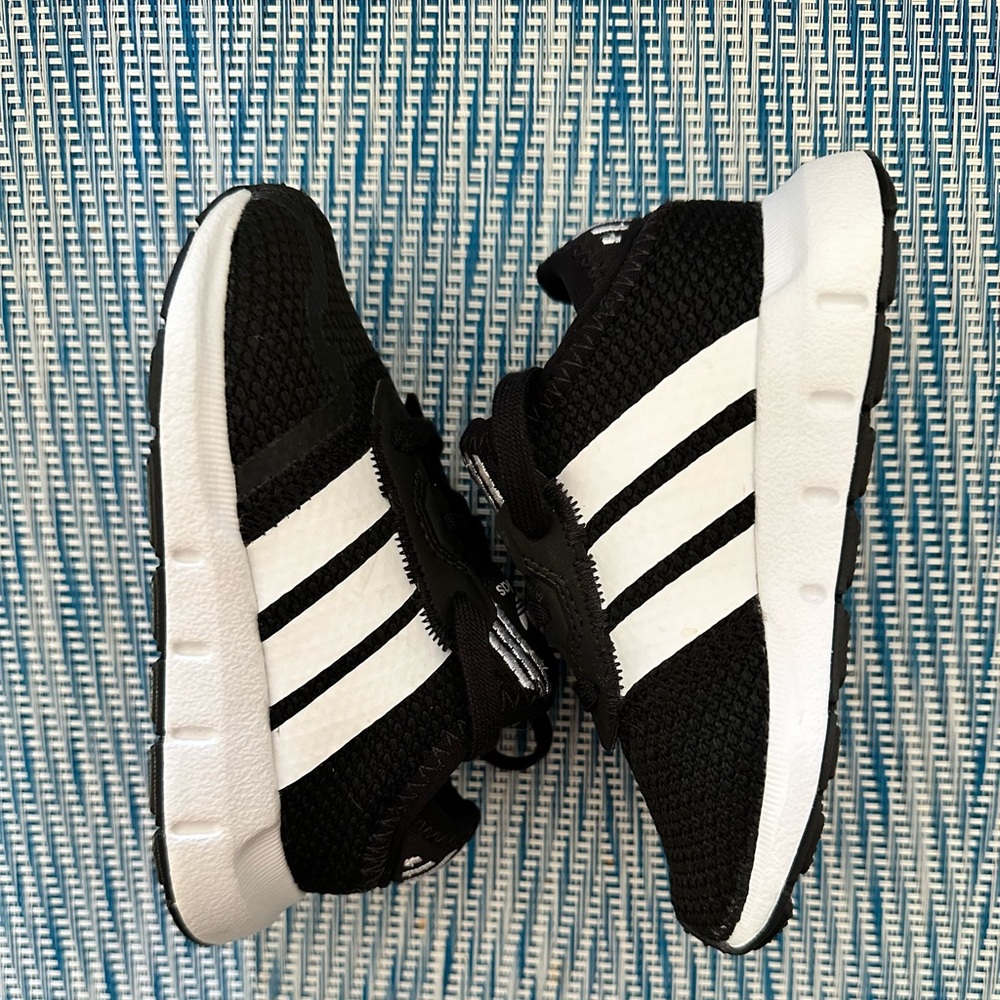 Toddler adidas tennis shoes